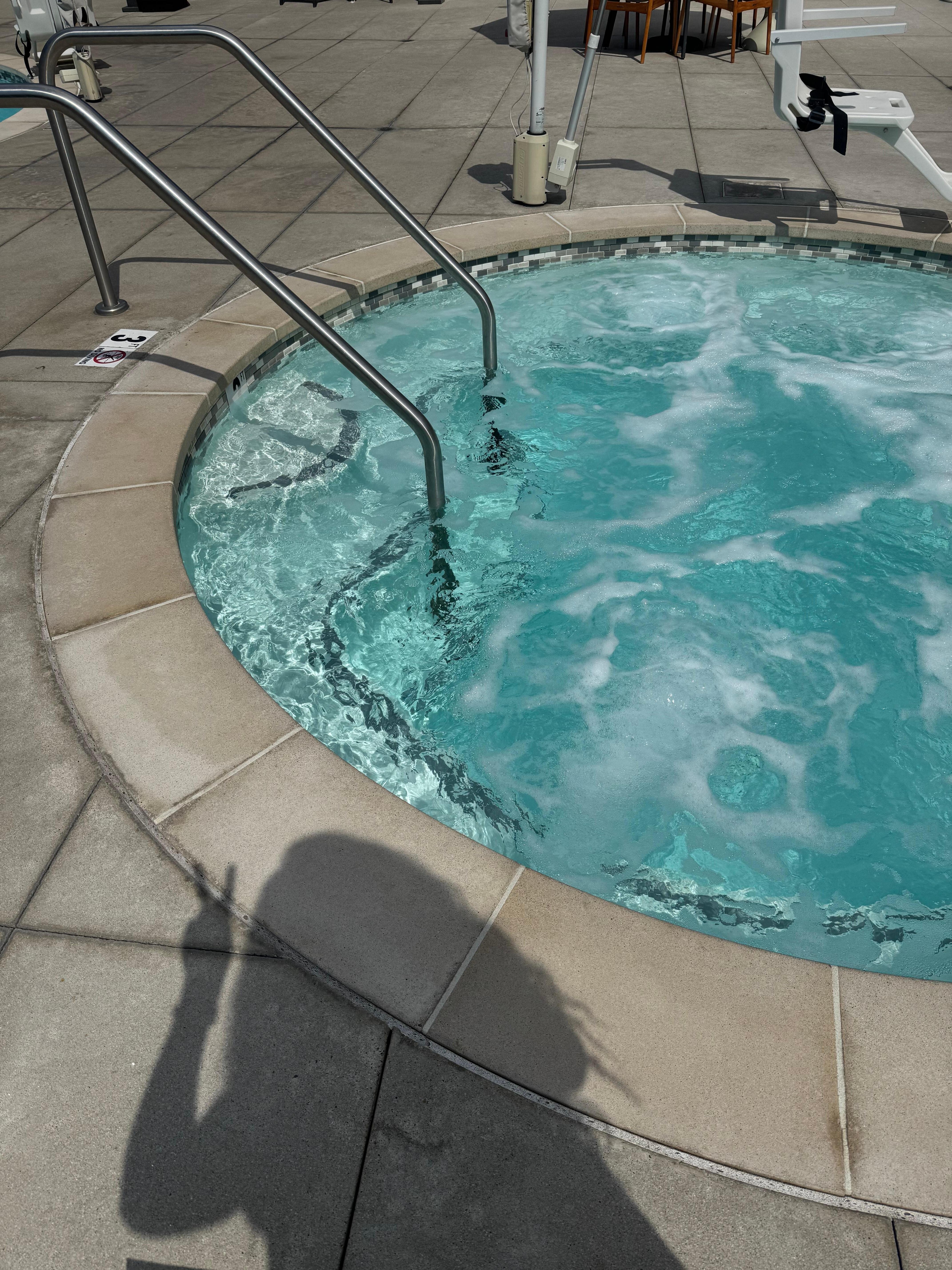 Next morning, what better way to wake up then some pool and hot tub spa time