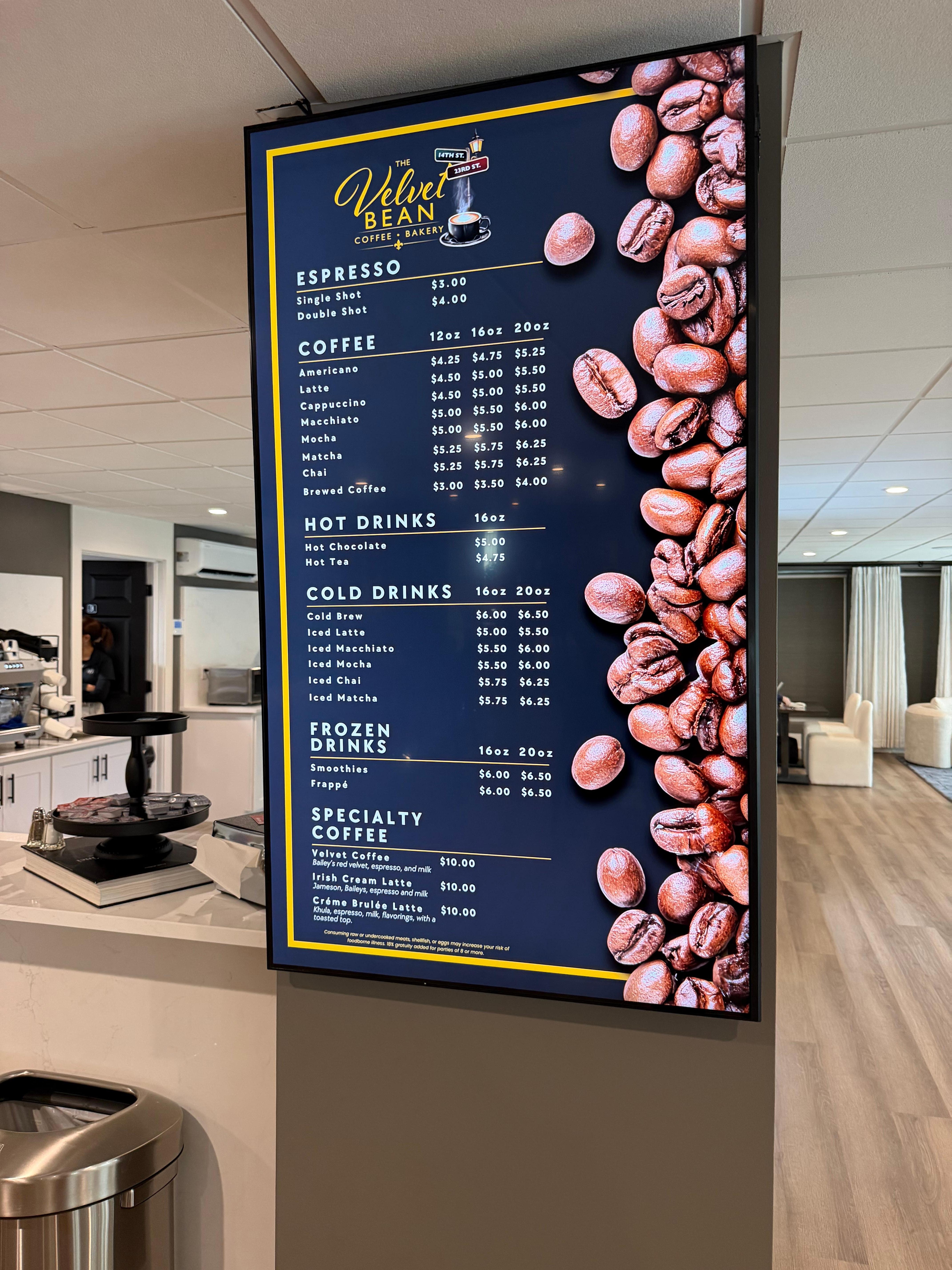 Coffee shop in the lobby/lounge area