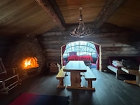 inside the Kelo glass igloo