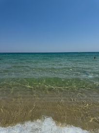 Mare di fronte alla struttura