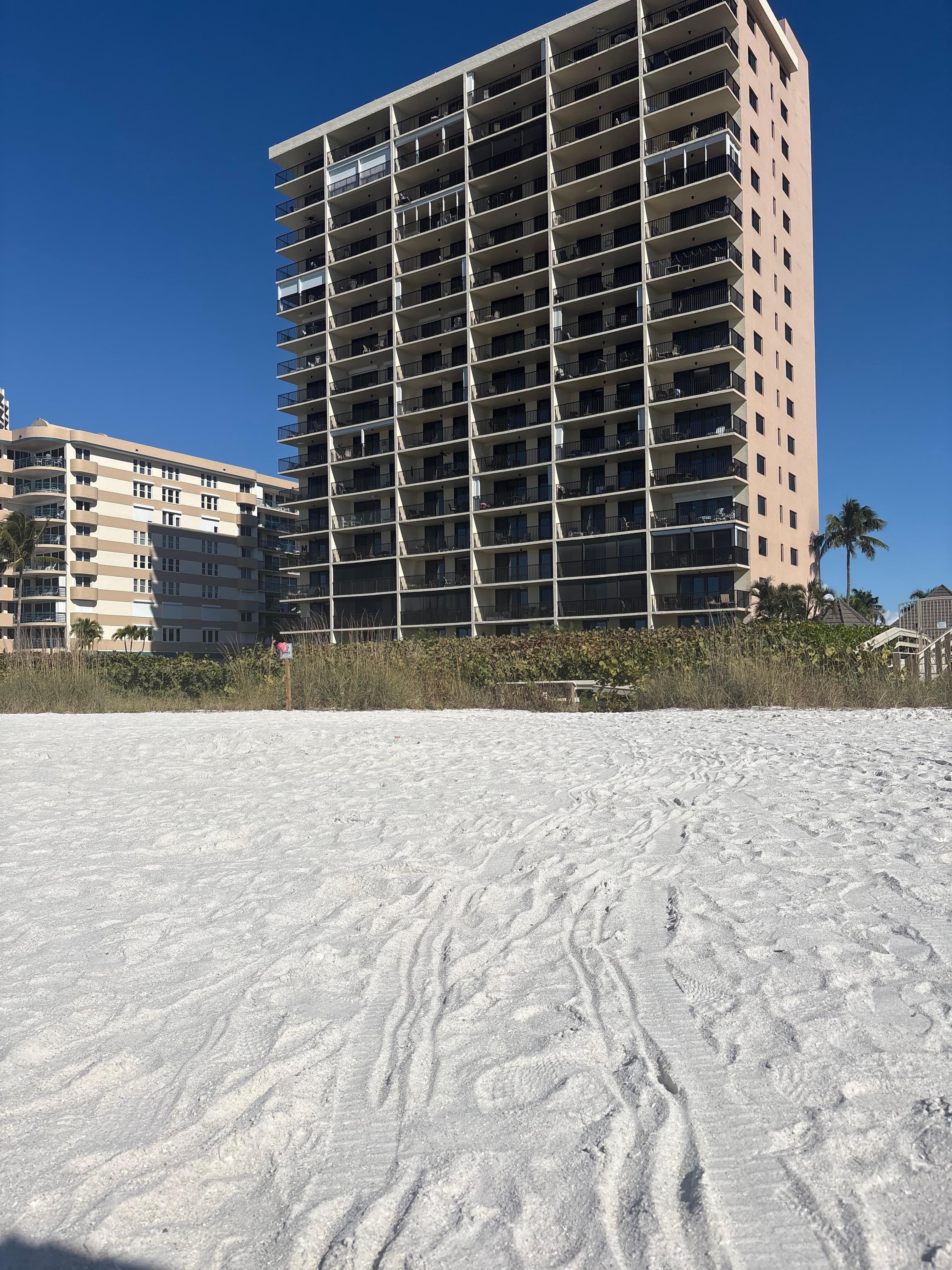 Short walk from beach to pool to bathrooms