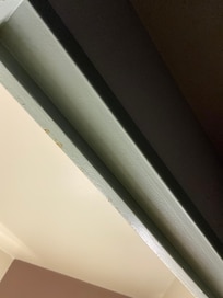 Contour des portes et plafonds pleines de taches pourris