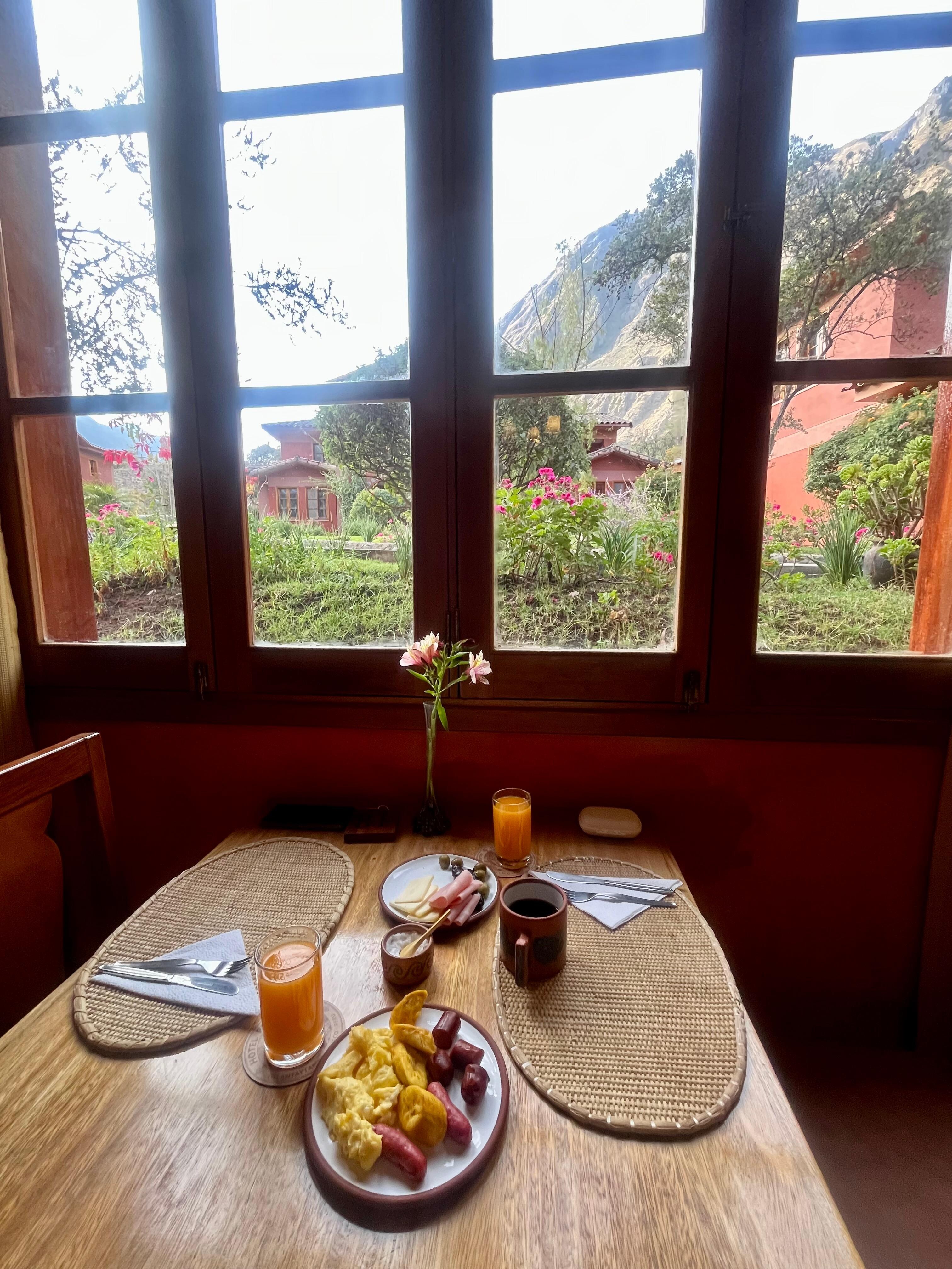 The breakfast with that view is unforgettable.