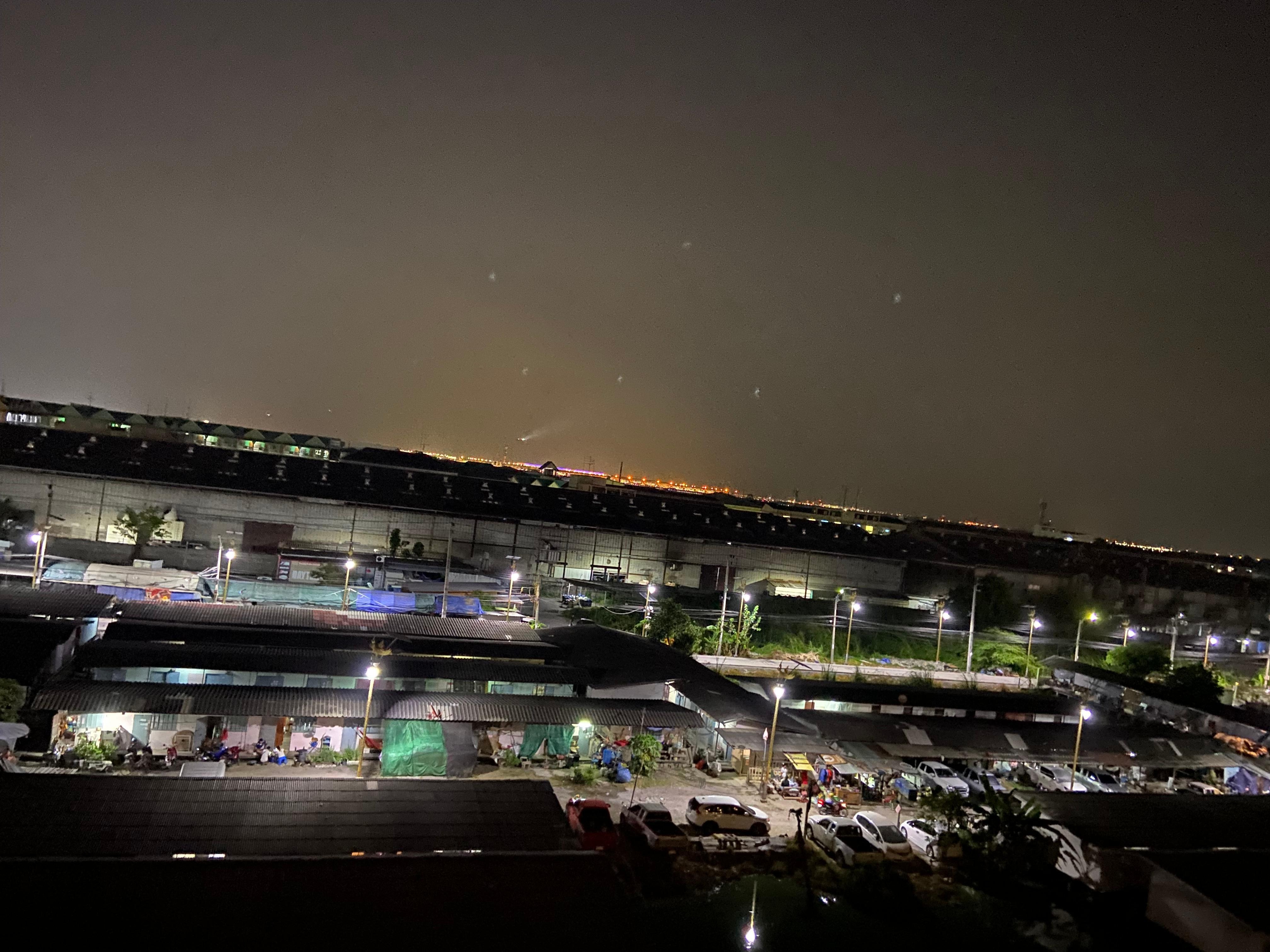 Room view, overlooking neighbourhood 