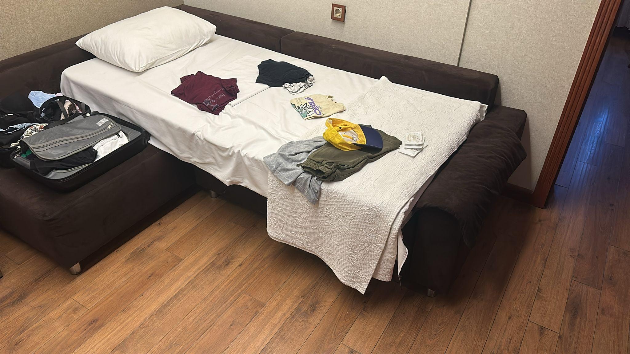 Çekyatın üzerinde döşek 