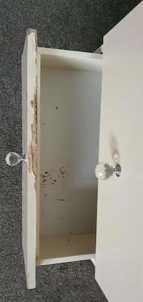 Drawers falling apart.