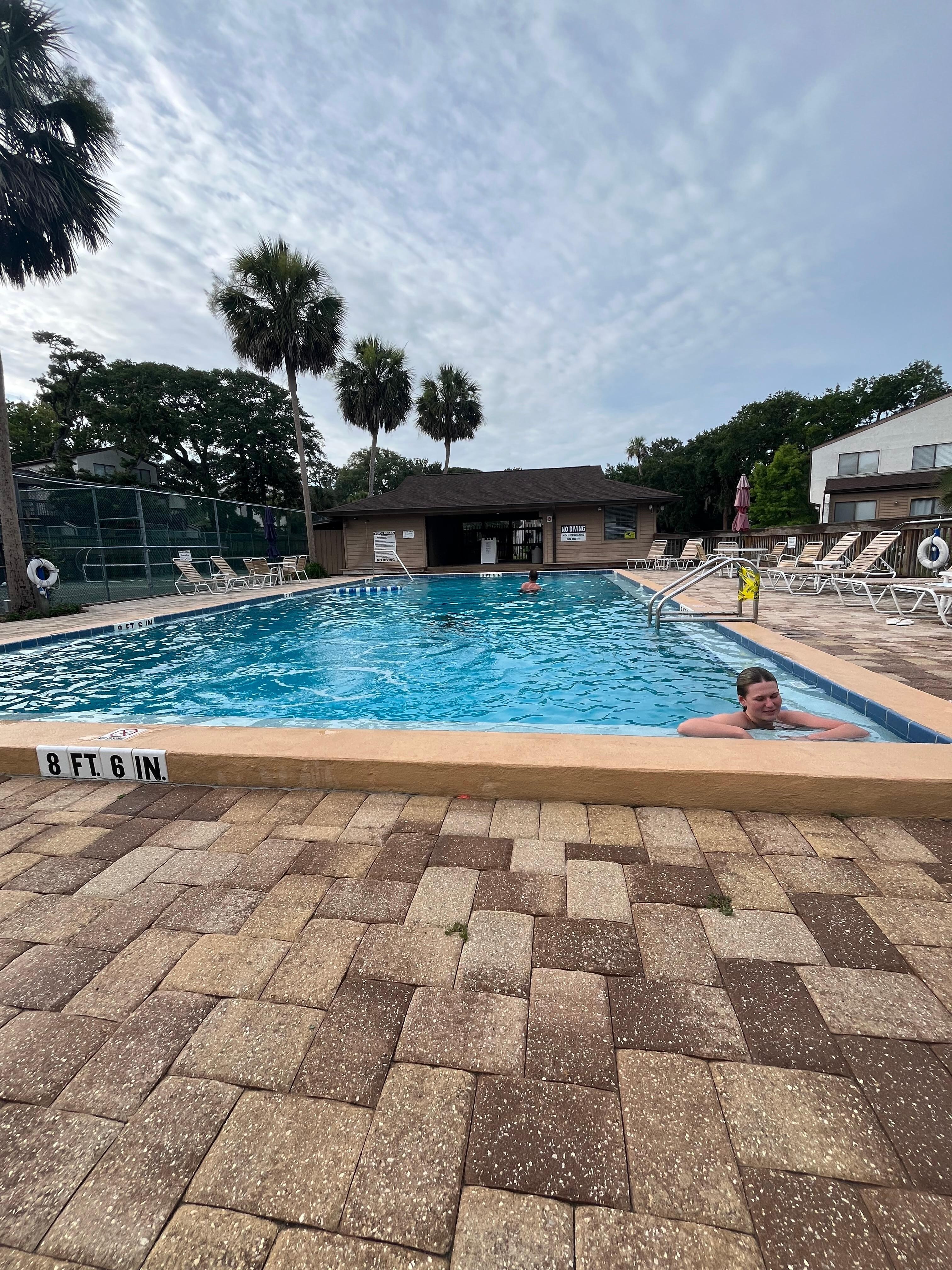 Pool nice and big and very clean
