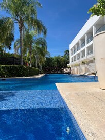 Swim out room