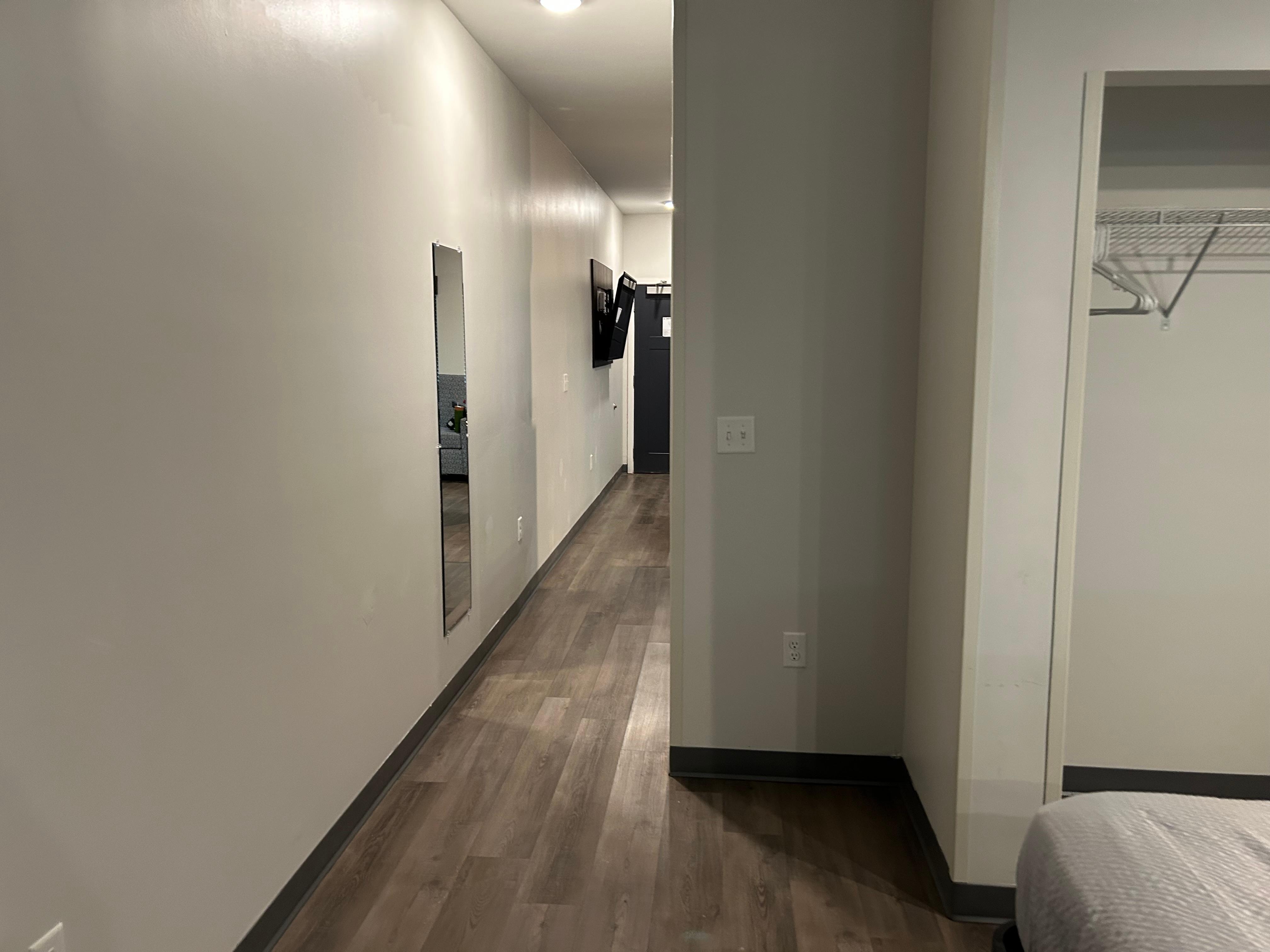 Separation of living room / kitchen 