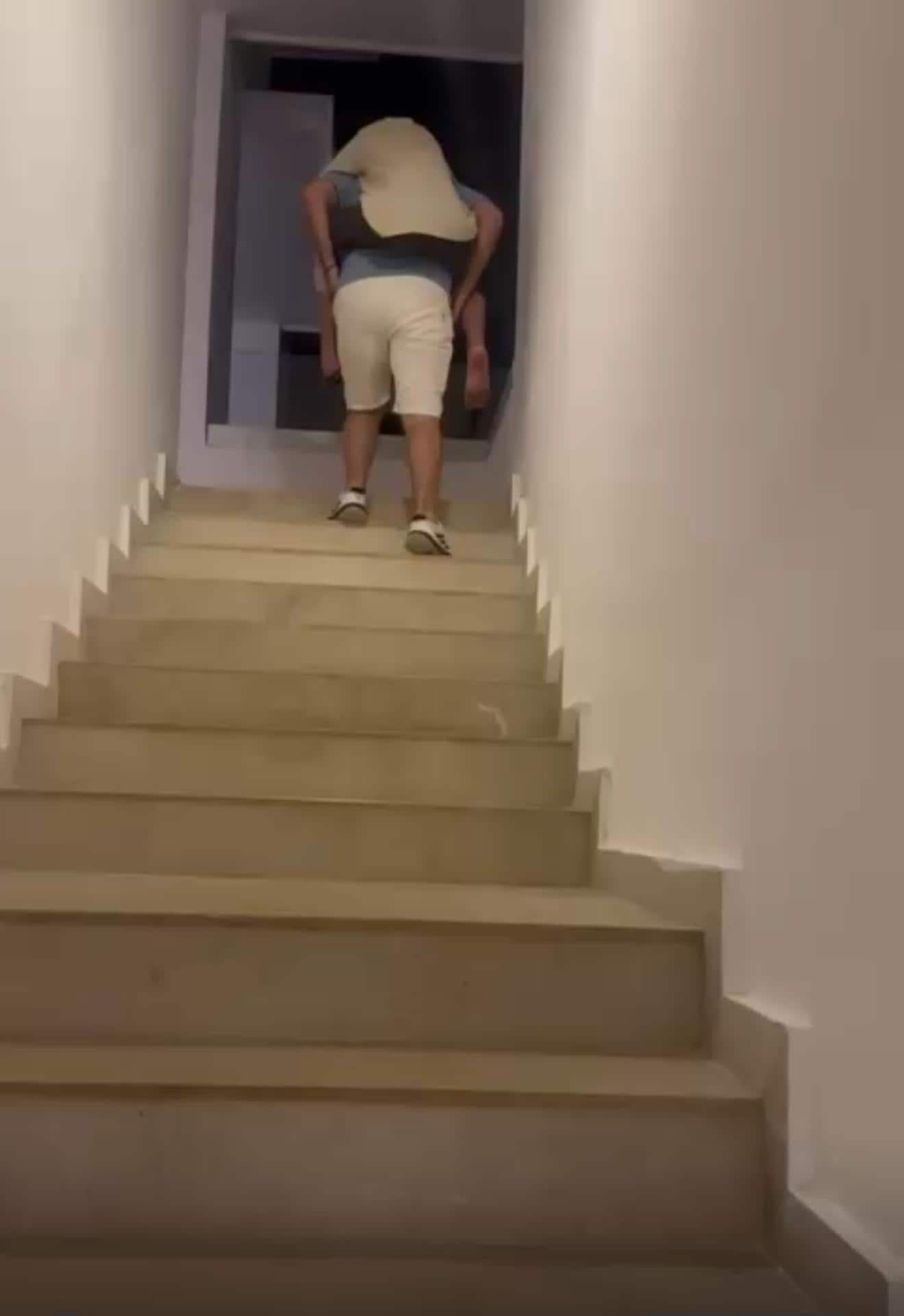 Subir 3 andares com meu filho nas costas