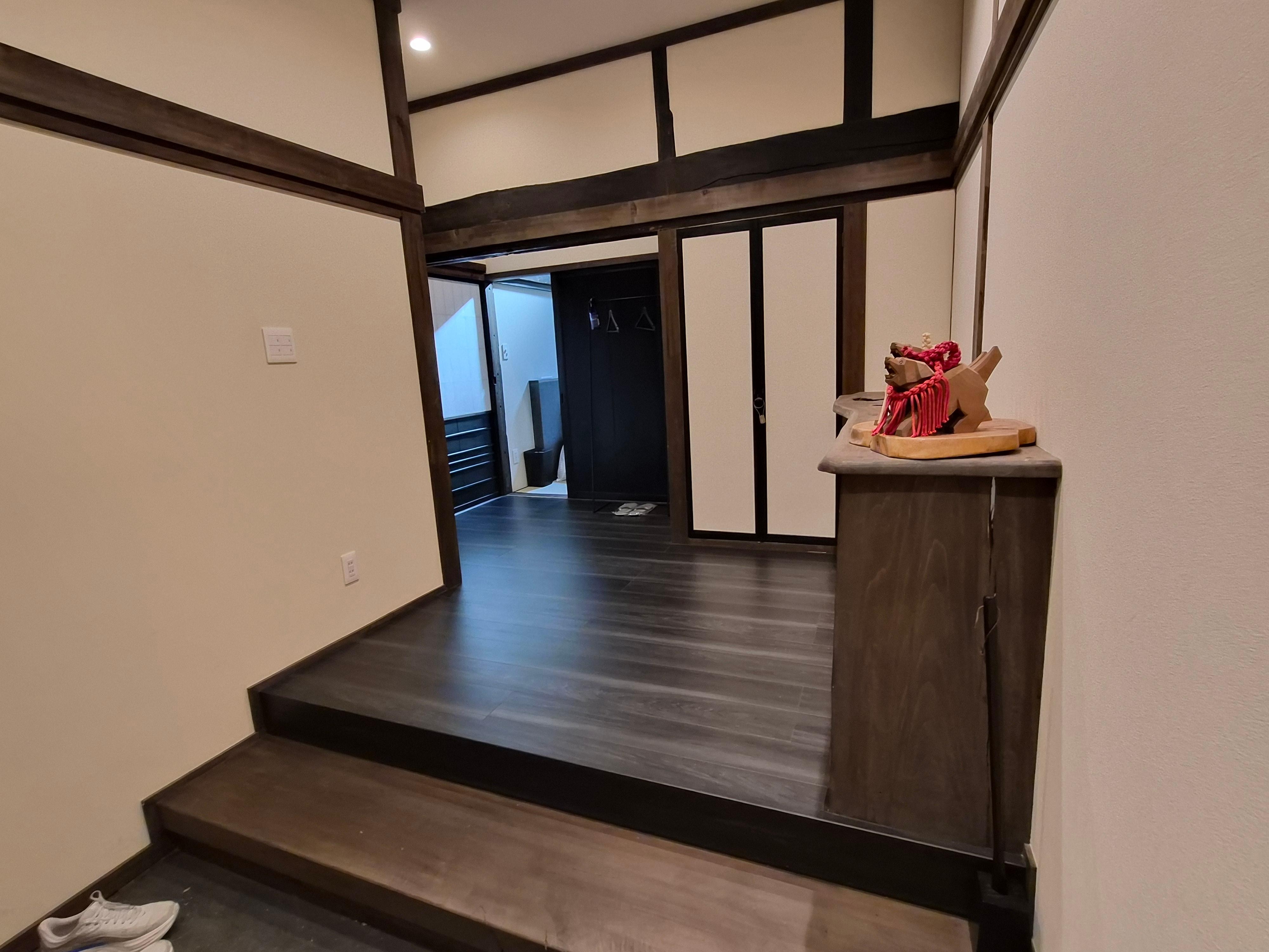 2 bedroom suite, entry