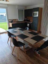 La salle a manger est accueillante