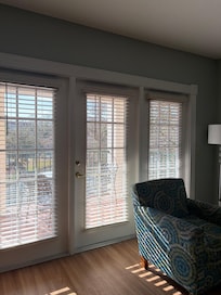 Each windows had good lighting and good curtains