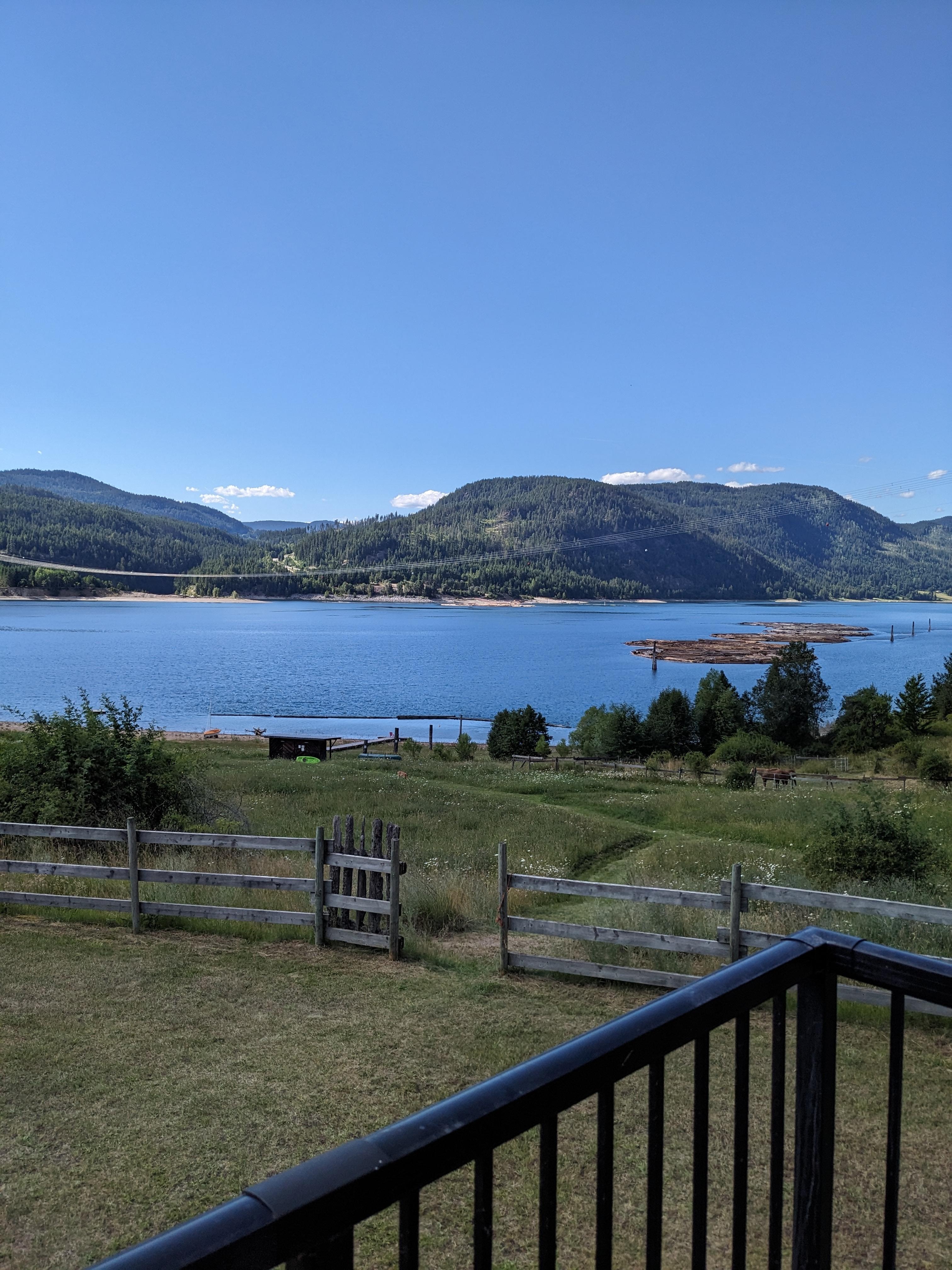 Meadow path to the beach 