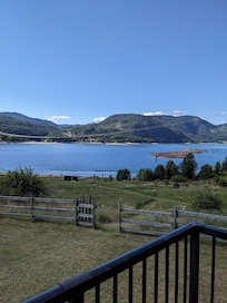 Meadow path to the beach