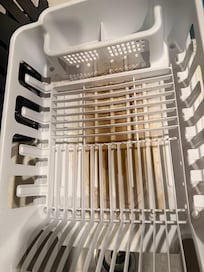 Disgusting dish drying wrack