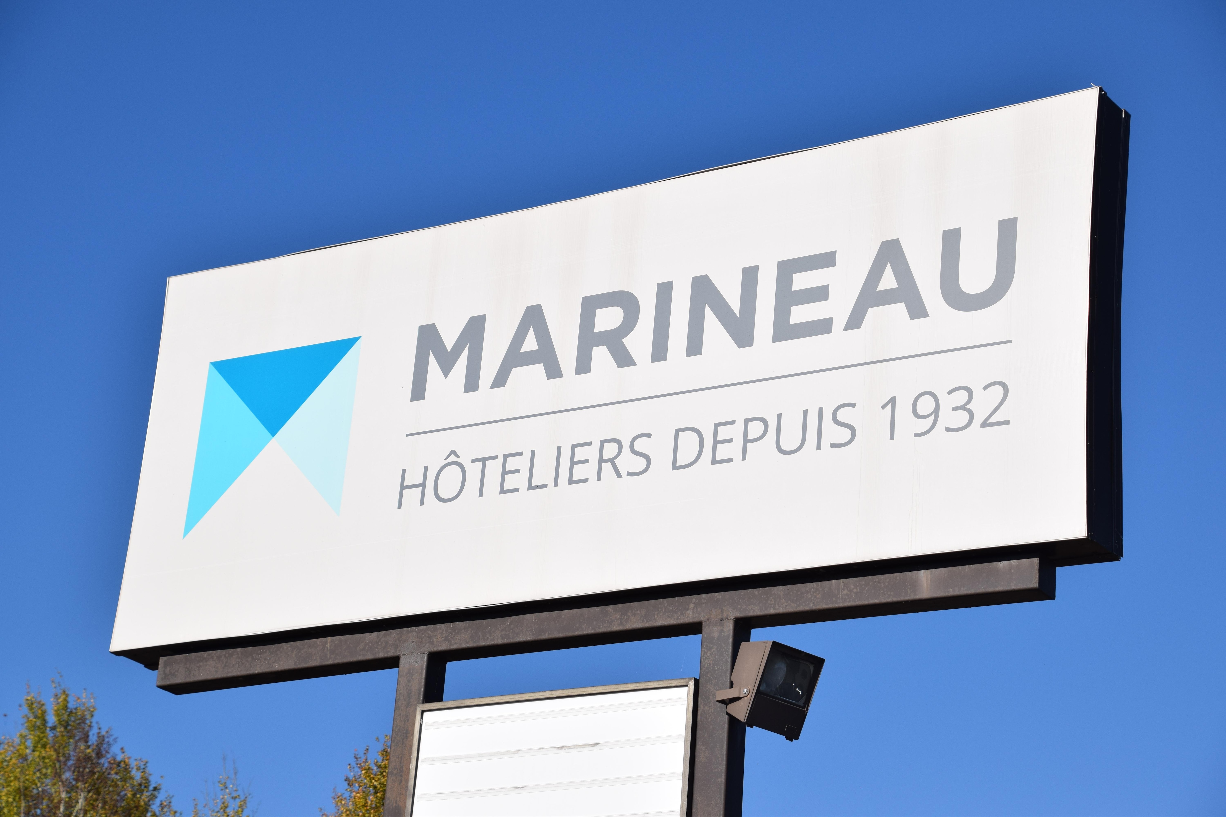 L'hôtel en bord de route.