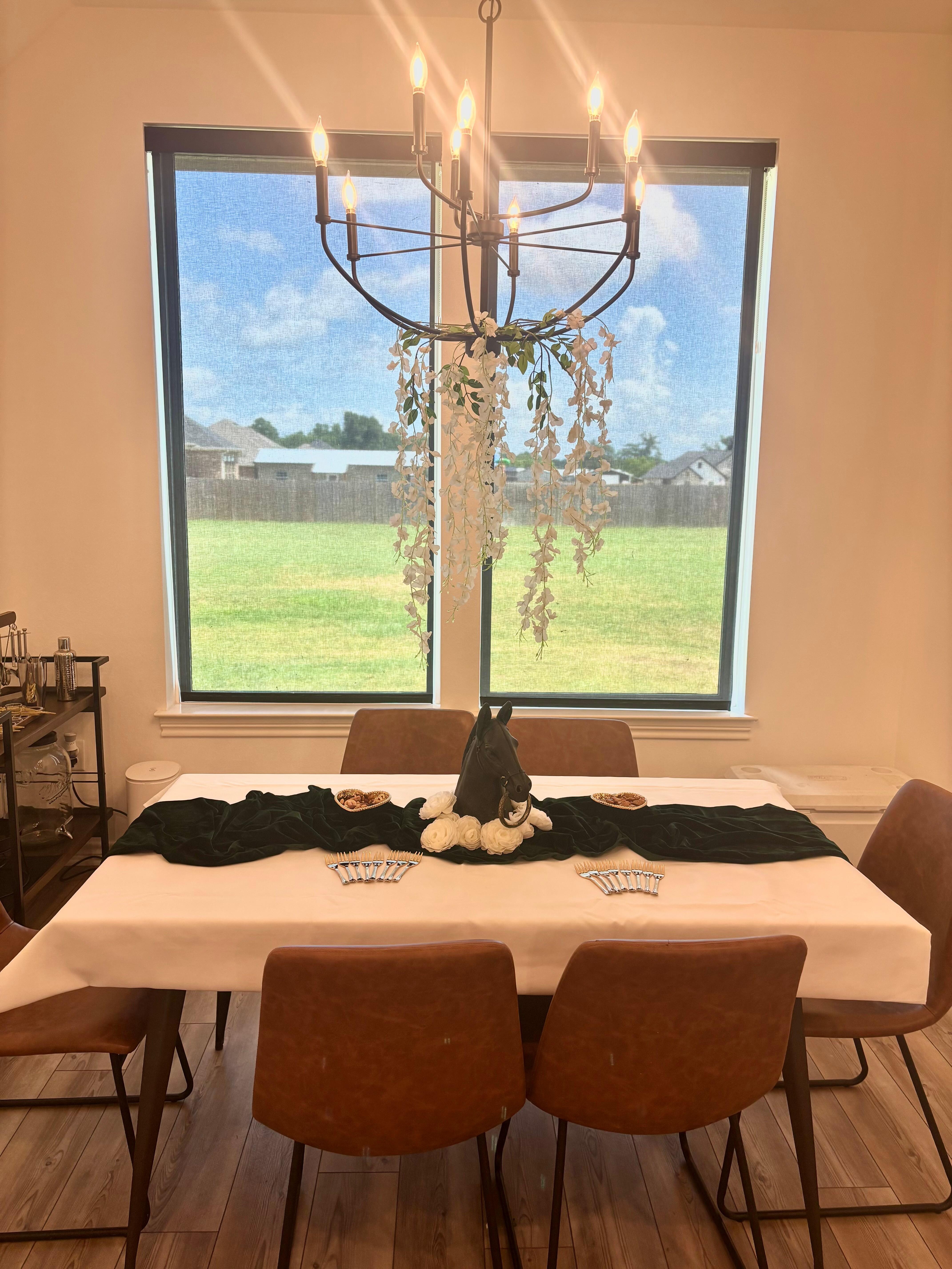 Their kitchen table was so cute and great for dinning. 