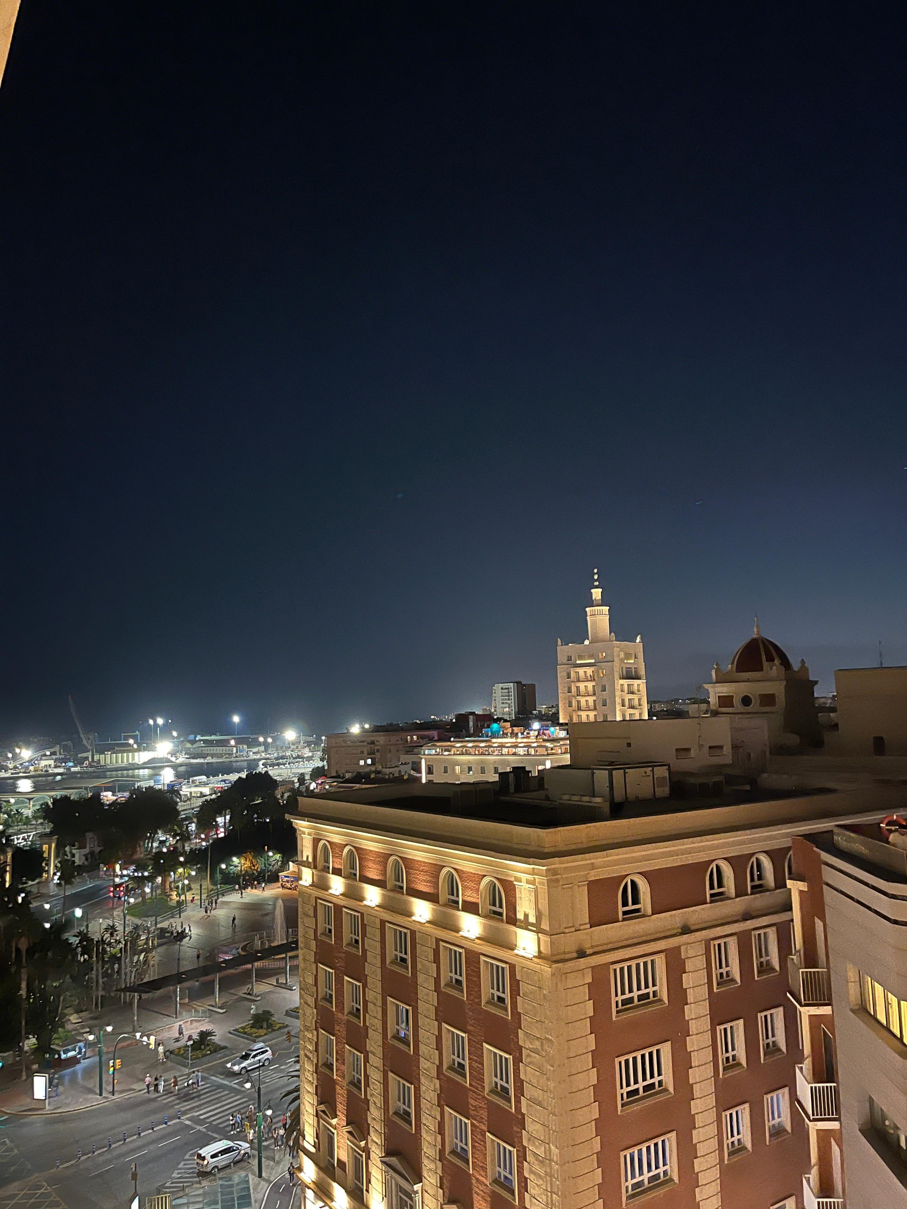 Udsigten fra altanen, 10. sal