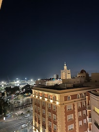 Udsigten fra altanen, 10. sal