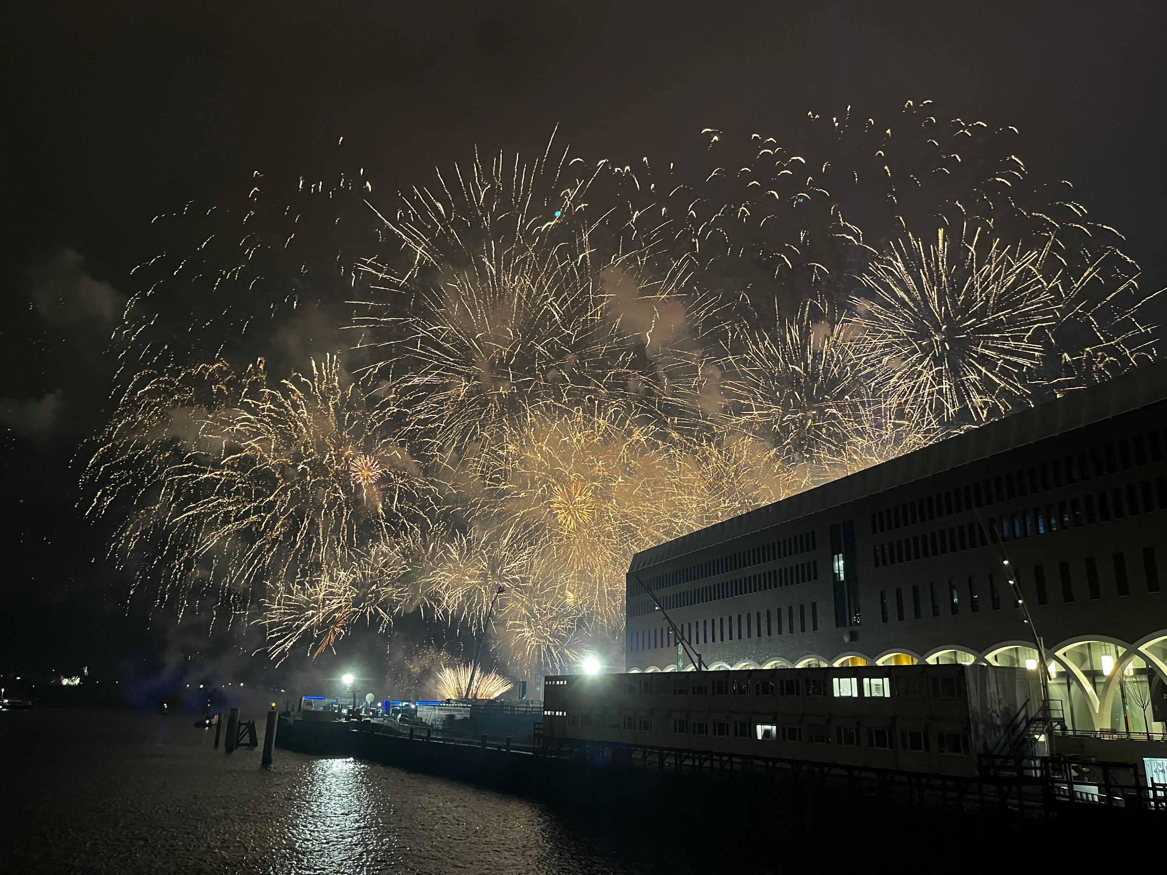 Quite room, no sound disturbance from fireworks in room 