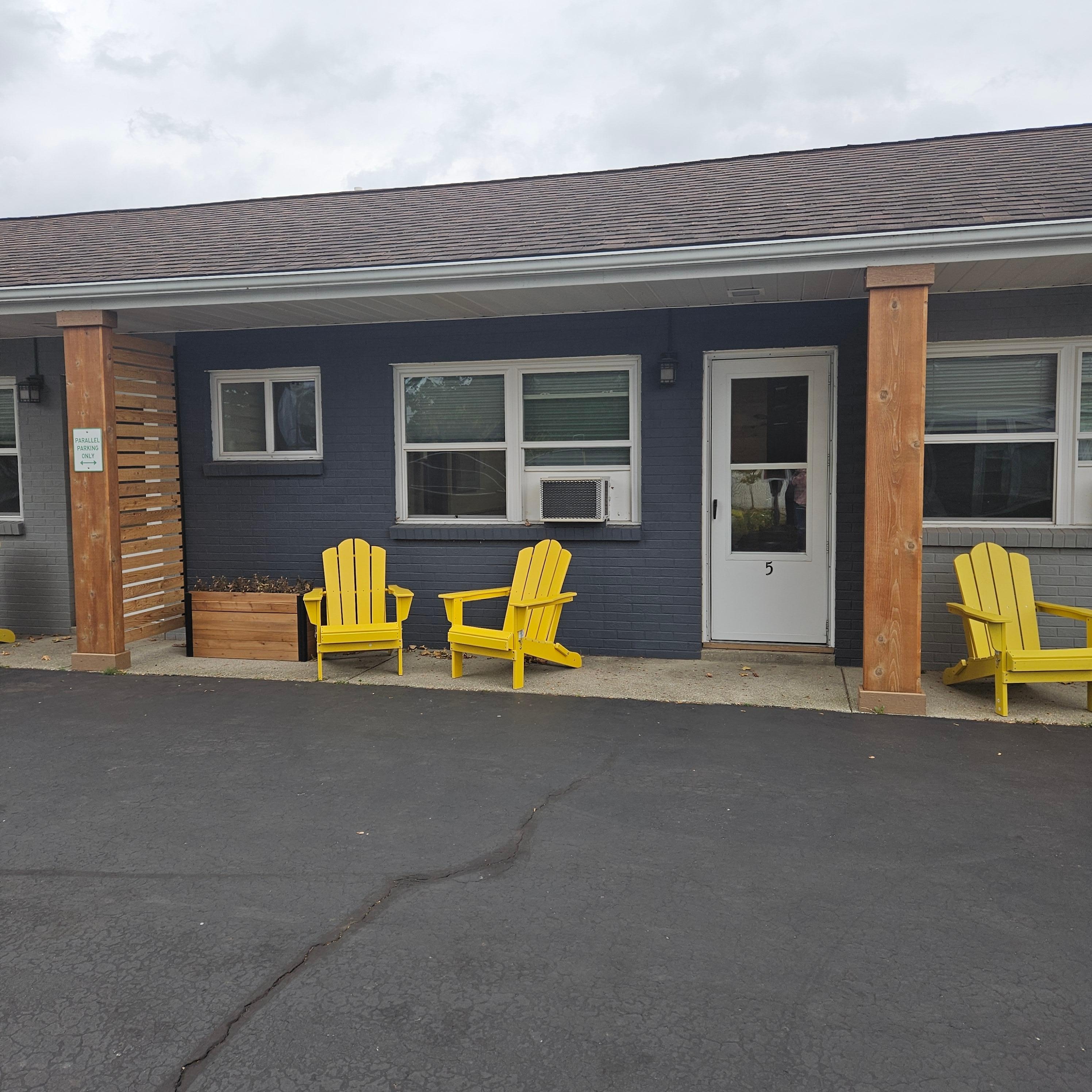 Front of the Motel rooms