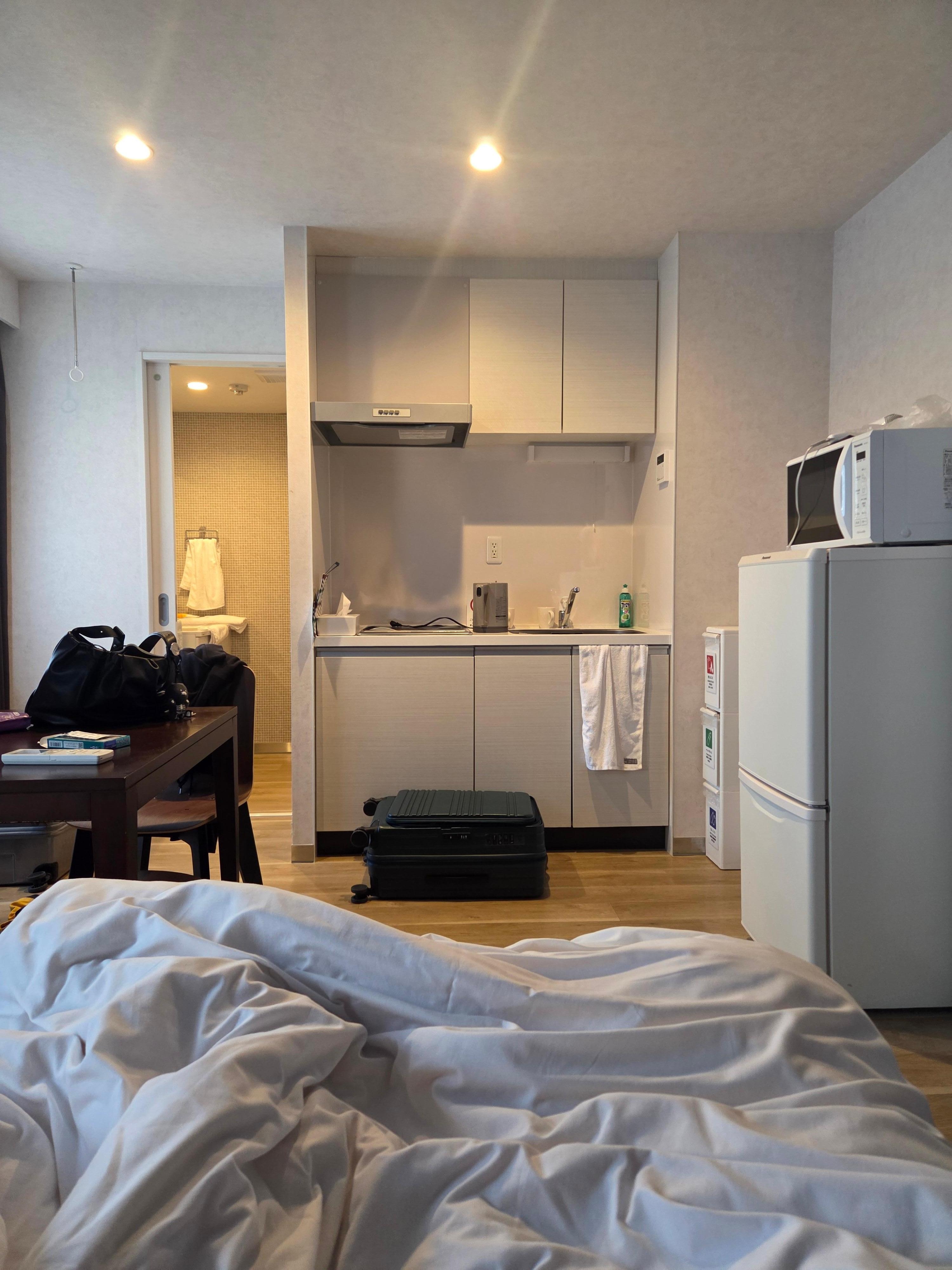 房間採光很好
空間也很大
可以同時開4個行李箱也沒問題