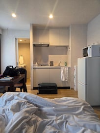 房間採光很好
空間也很大
可以同時開4個行李箱也沒問題