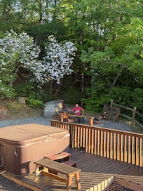Hot tub and picnic area!