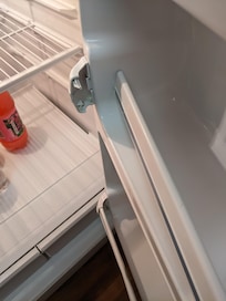 Refrigerator shelf guard