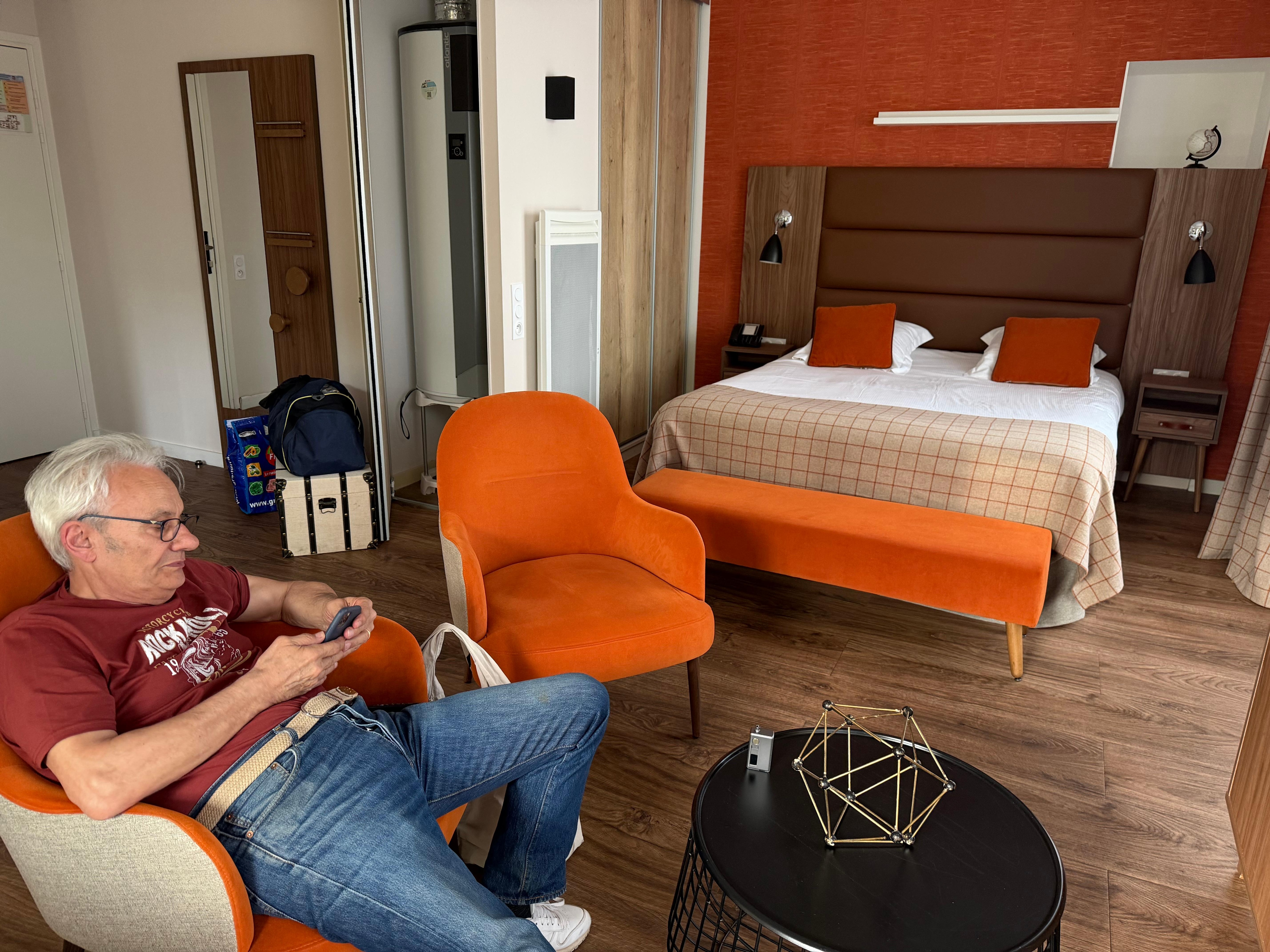 Le studio
Très confortable, très propre, pas de bruit. spacieux vraiment une excellente surprise.