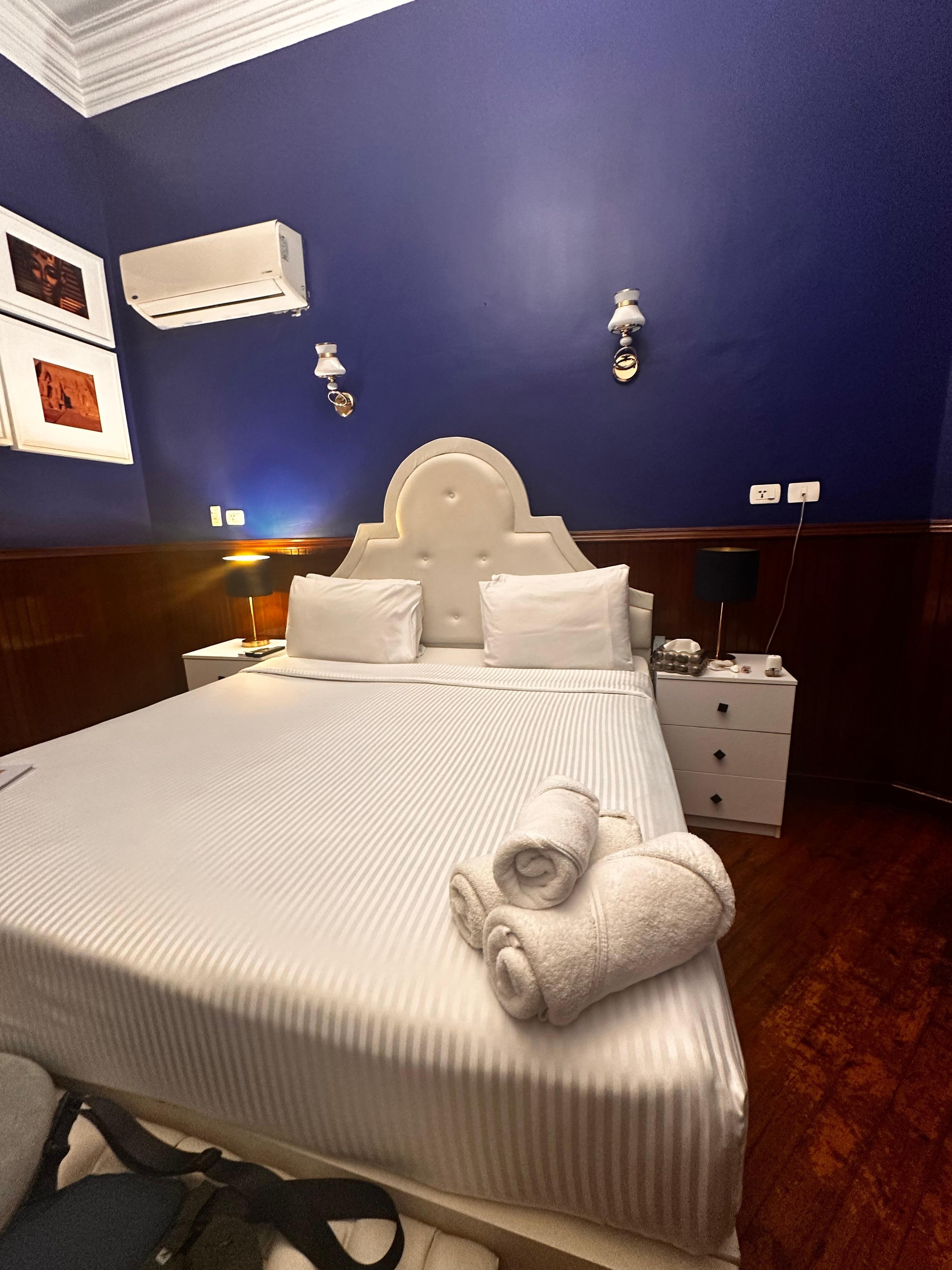 Confortable bed. Spacious room. 