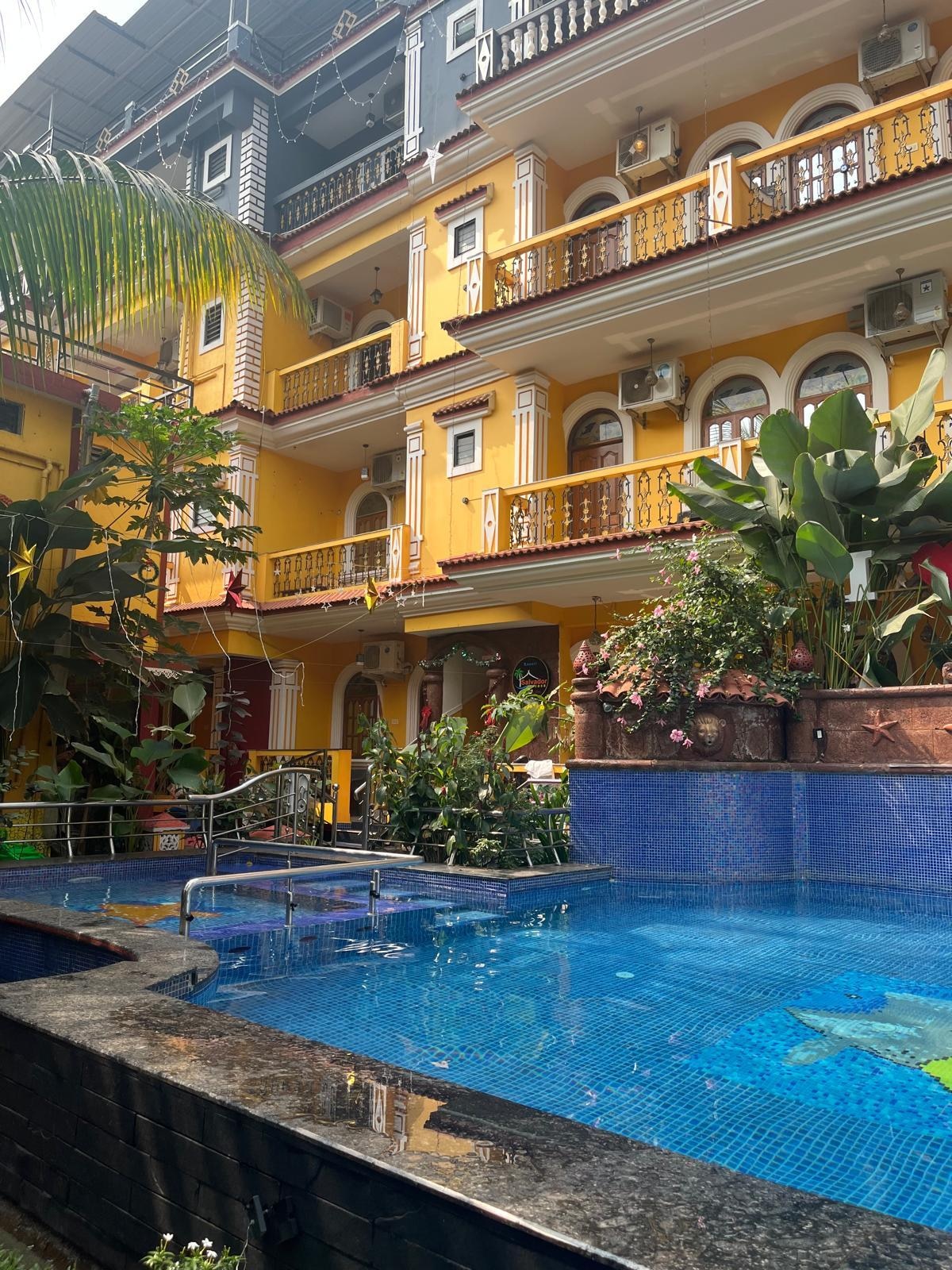 Nice pool very clean great for a morning dip