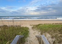 The ālongā walk from the dune deck to ocean.