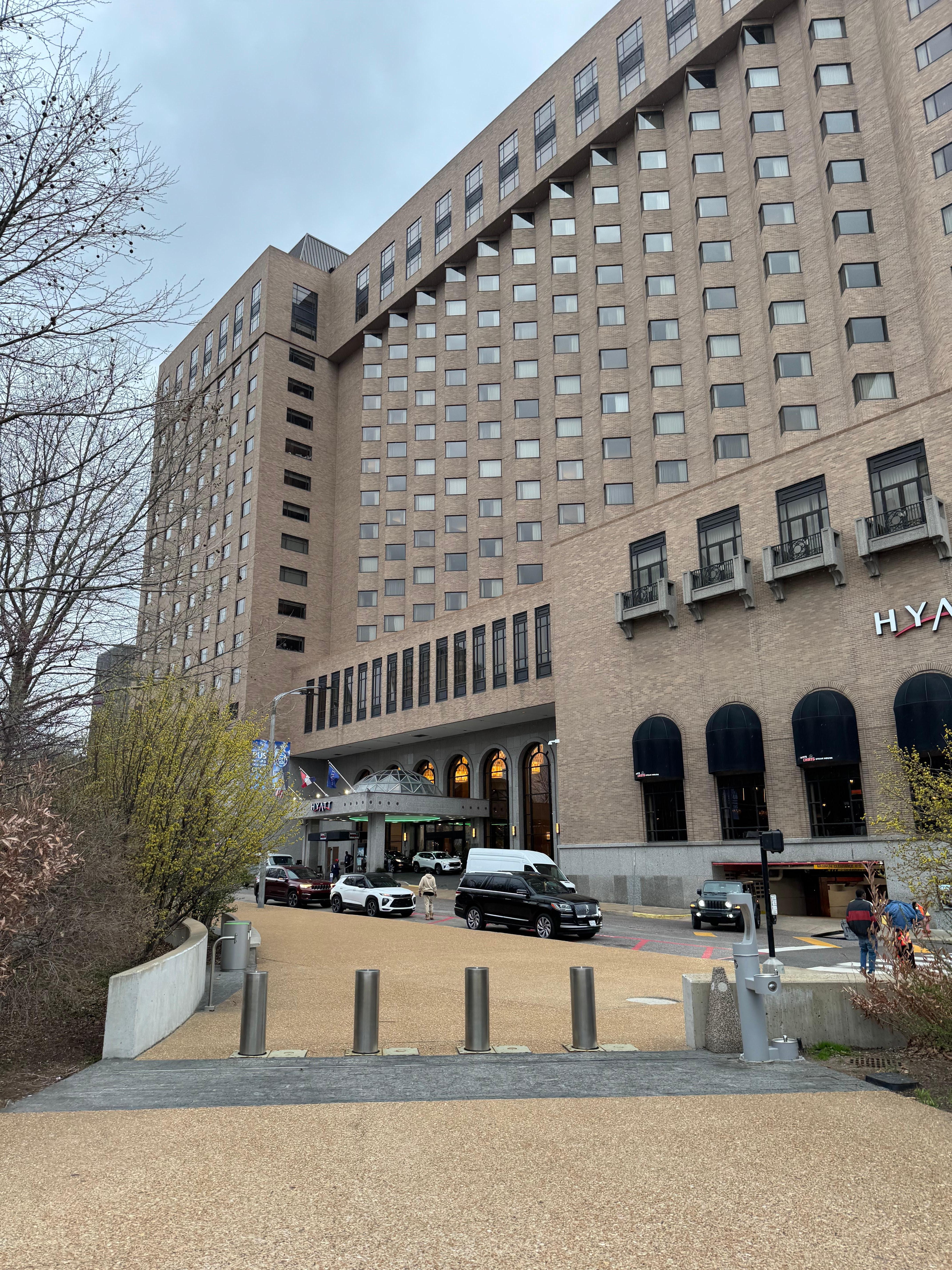 Facing the hotel from the edge of the Arch park.
