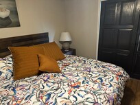 King size bed (bed was not to hard and not to soft)