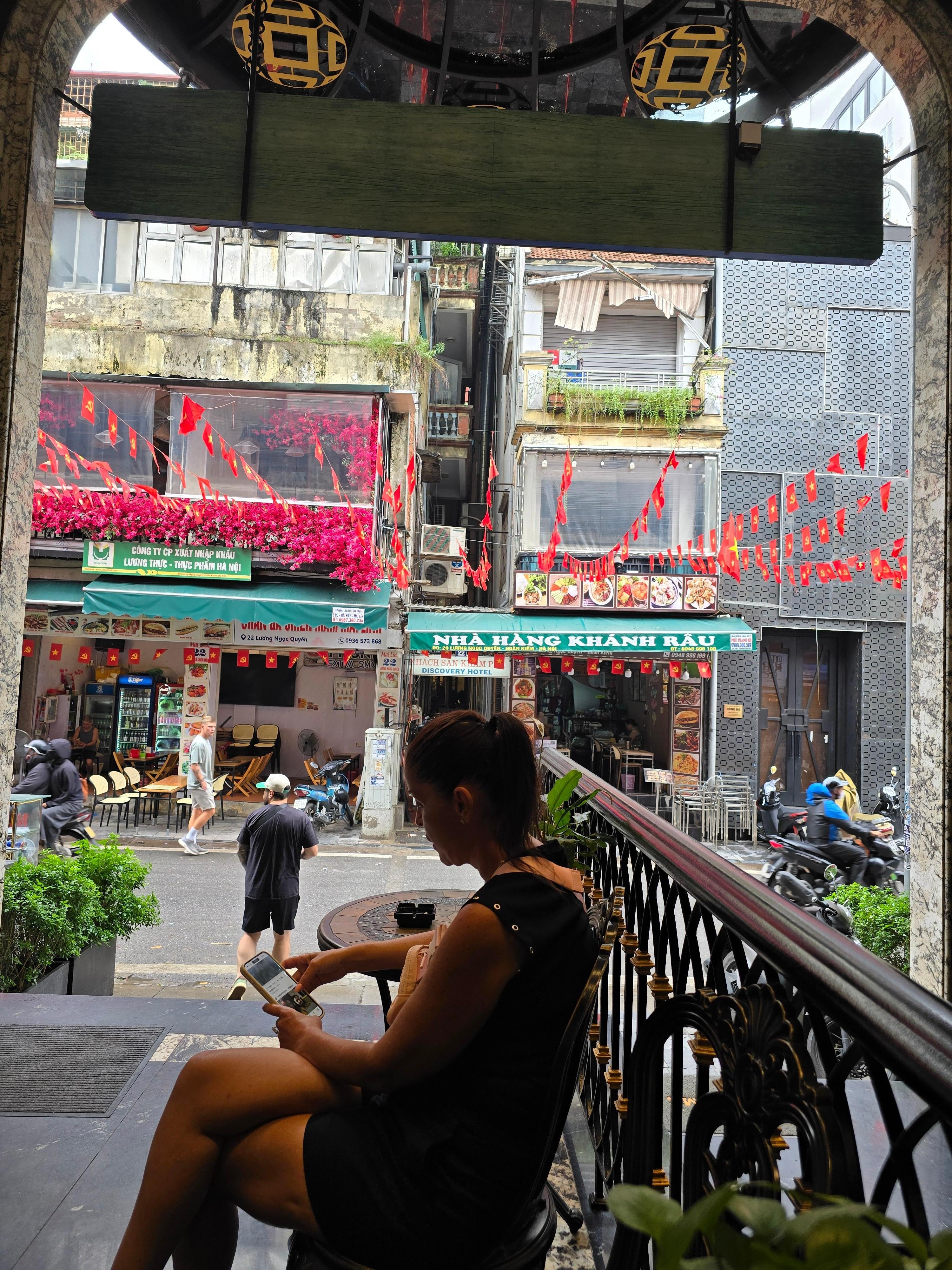  Covered porch from the lobby of the May De Ville