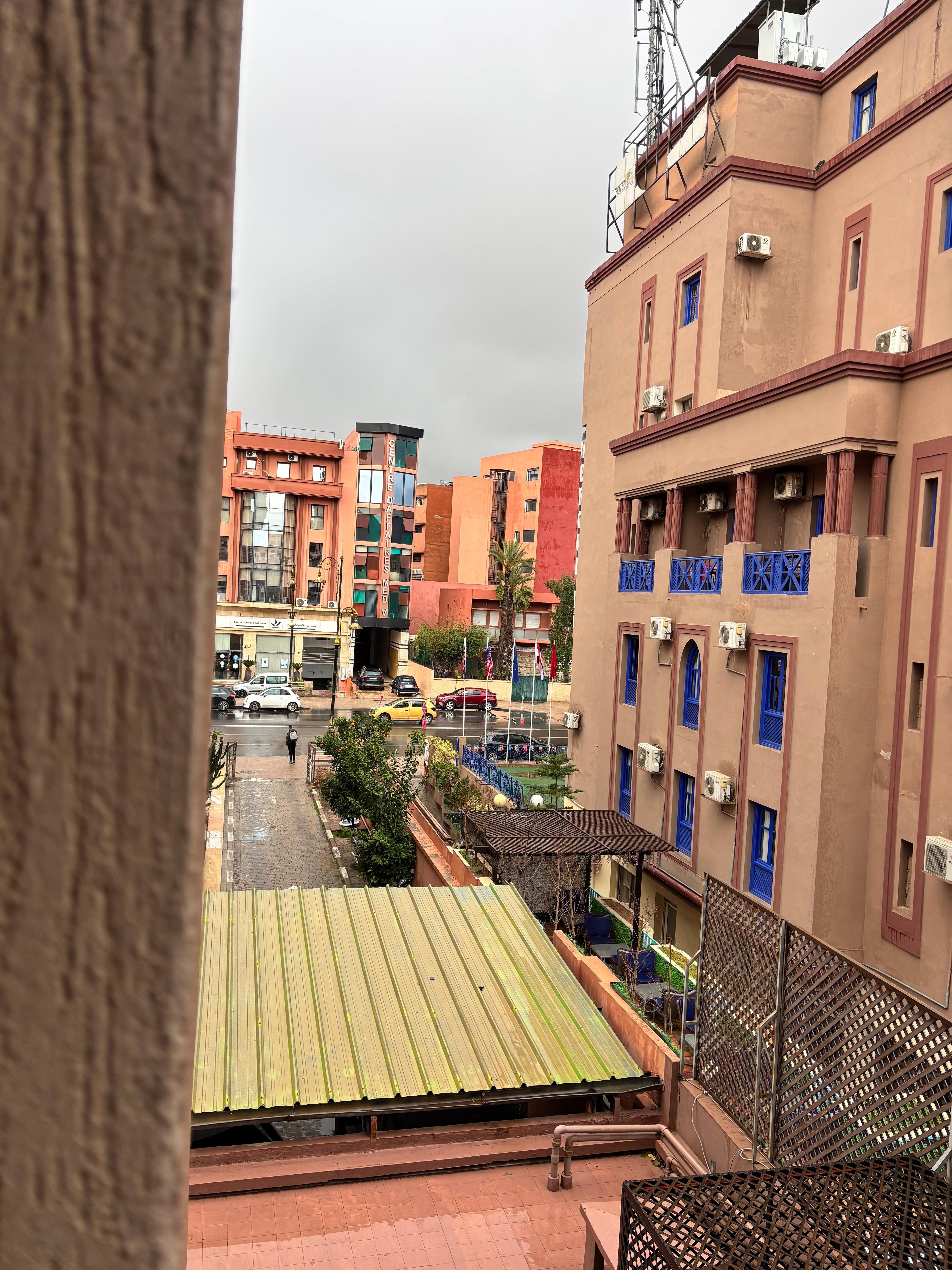Vue de la chambre sur le boulevard 