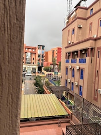 Vue de la chambre sur le boulevard