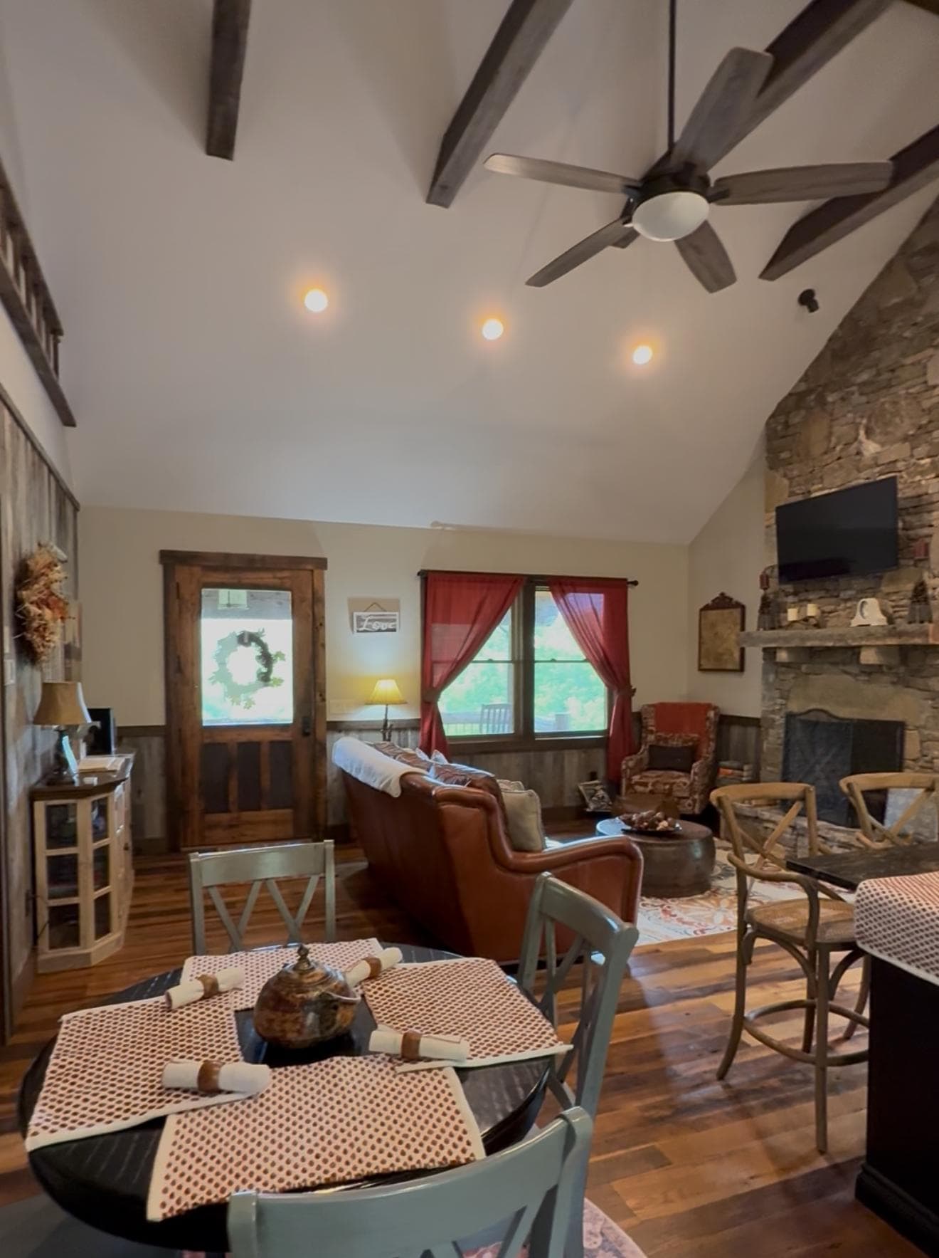 Spacious and Tastefully Decorated 