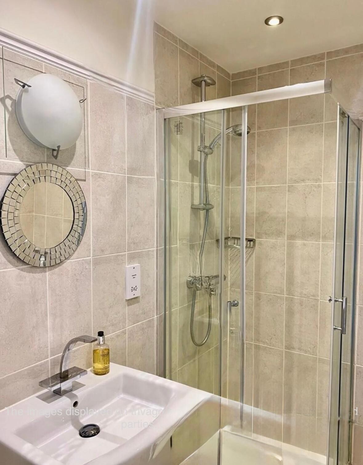 Generous bathroom with shower basin and w.c.