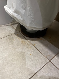 El baño sucio y con mal olor