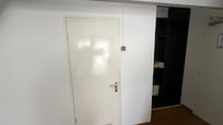 Entrada banheiro e armário
