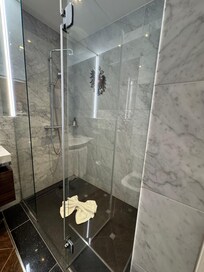 very clean and nice bathroom!