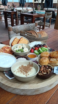 Breakfast was plentiful, you could add eggs, bacon, hot drink included.