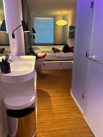 Smaller option room with modern amenities