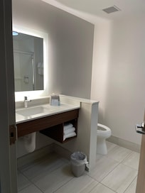 Love that bathroom mirror!