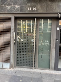 建物入口のドア