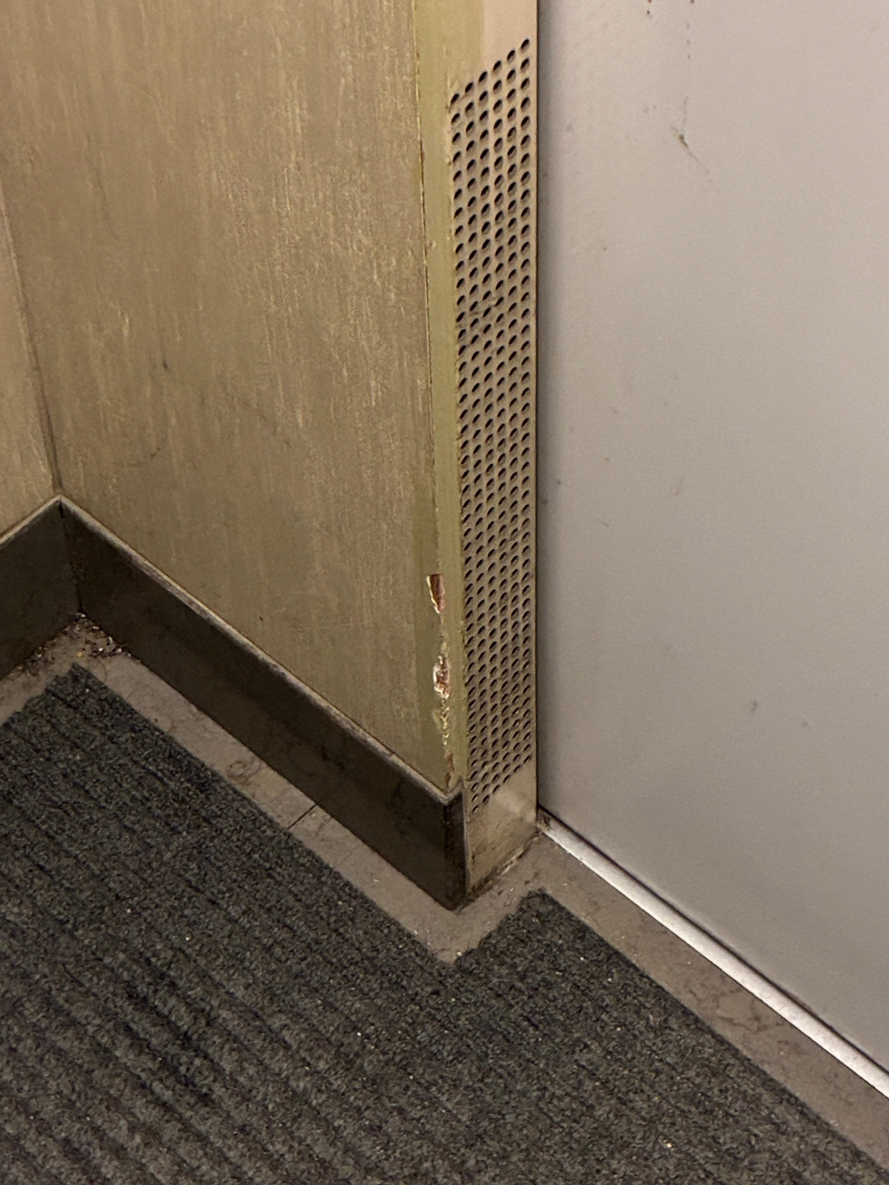 This is listed as a 5 star hotel. I beg to differ. 