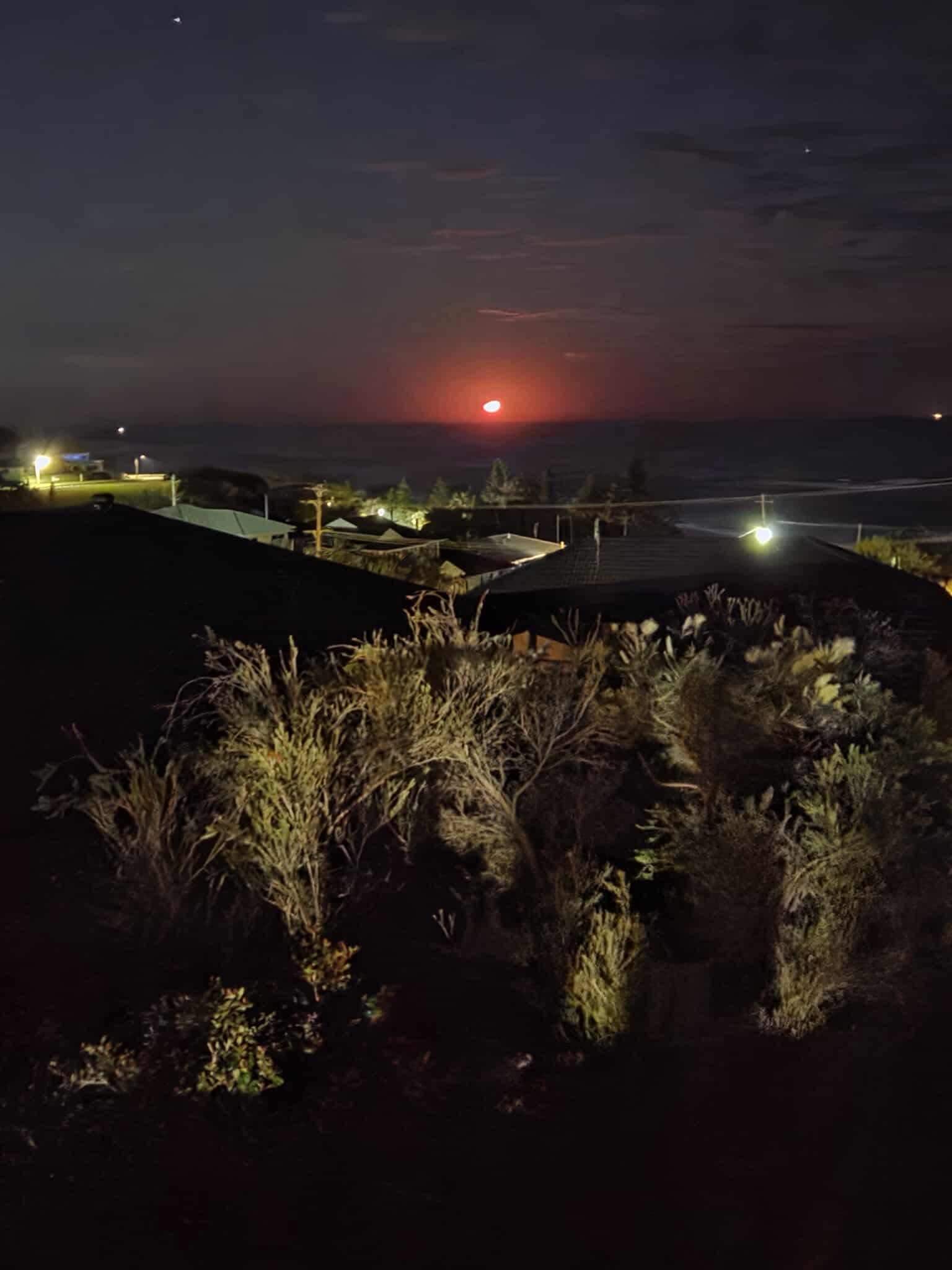 Spectacular deck to watch the moon rise.
